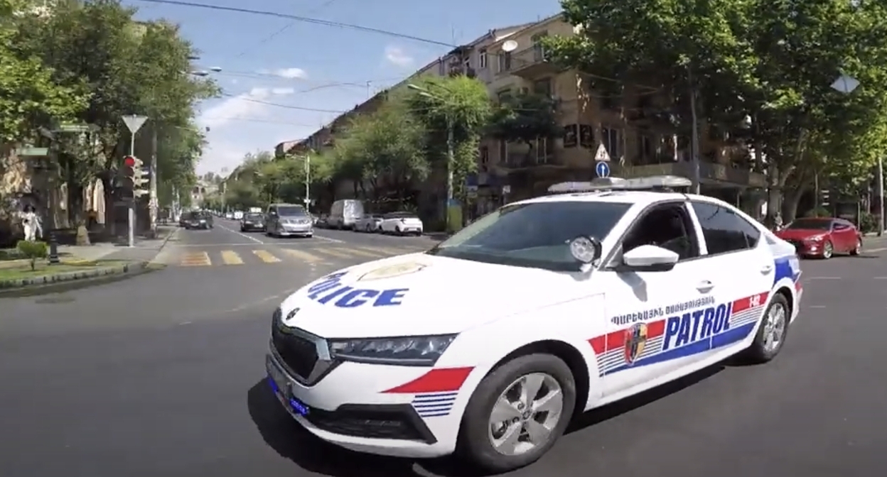 Полицейская машина в Ереване. Кадр видео POLICE of the RA MIA https://www.youtube.com/watch?v=6T2VcZ8JOew