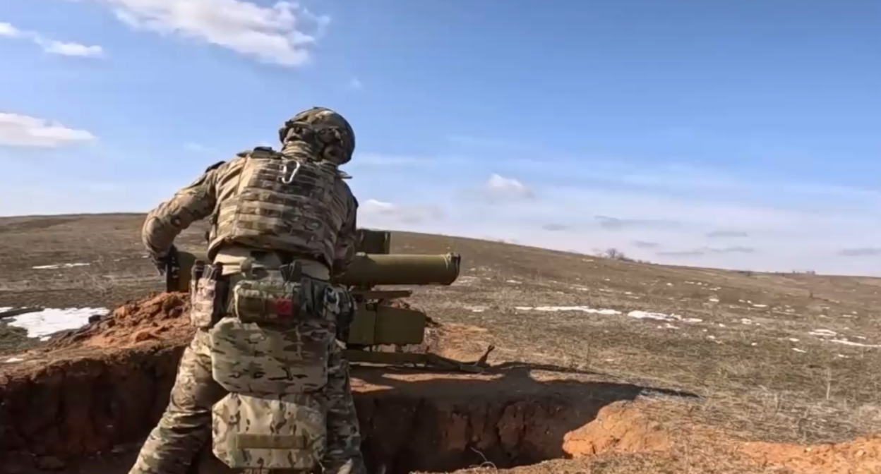 Российский военный. Кадр видео Минобороны России от 12.04.25, https://t.me/mod_russia/51226